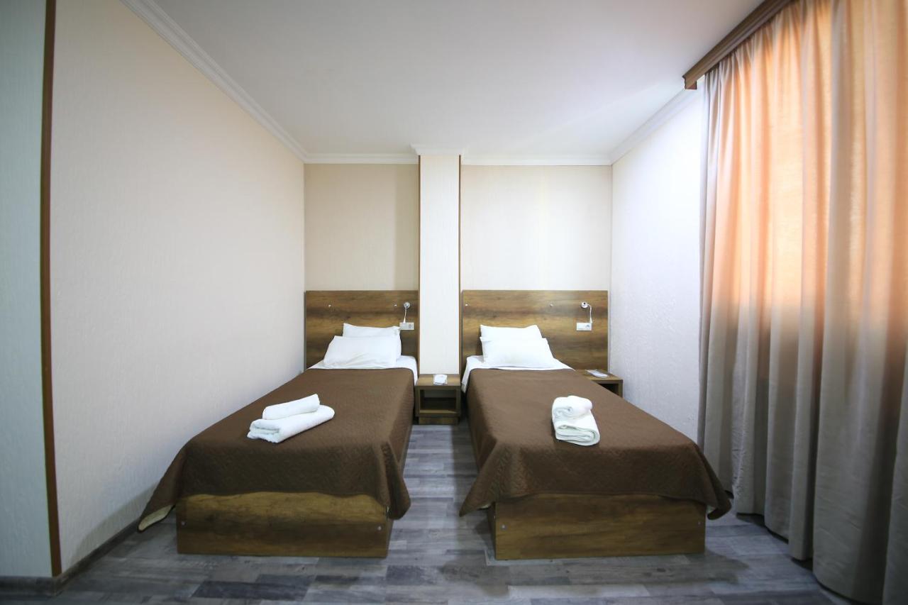 Hotel Tolia Kutaisi Exterior photo