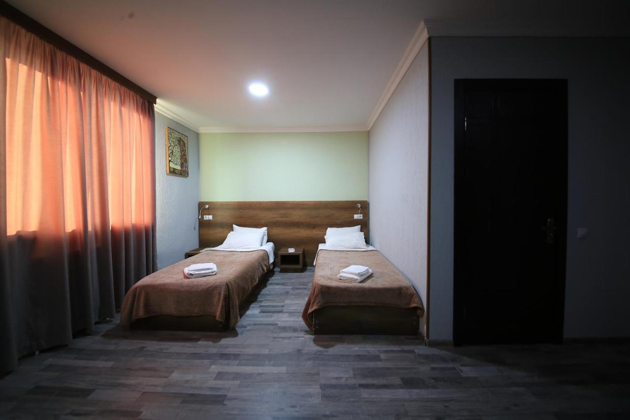 Hotel Tolia Kutaisi Exterior photo